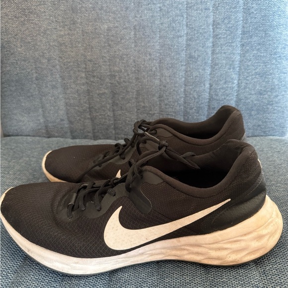 Nike Black and White Running Shoes